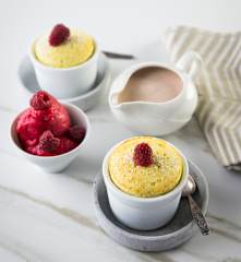 Topfensoufflé mit Himbeersabayon und -Sorbet