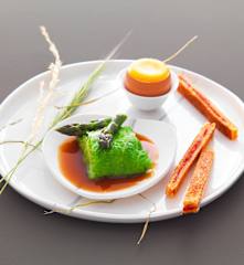 Œuf "sur la paille" aux asperges - mouillettes de chorizo - Laurent Clément