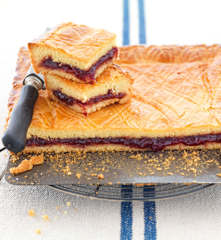 Gâteau basque à la confiture de cerises