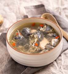 西洋参枸杞乌骨鸡