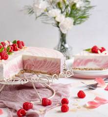 Sernik jogurtowy „Malinowa zebra” bez pieczenia