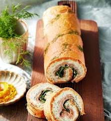 Weißbrot-Lachs-Rolle