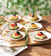 Montaditos de pepino mediterráneo