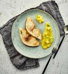 Tranci di pesce spada con salsa all'ananas