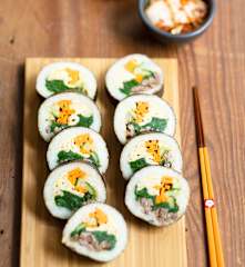 Kimbap aux légumes et bœuf sucré-salé jangjorim