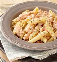 Penne s lososem a bazalkovou smetanou