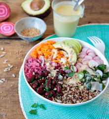 Buddha bowl au quinoa et légumes variés