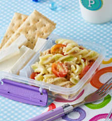 Ensalada de pasta de aderezo de aguacate