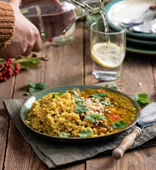 Dyniowe curry z soczewicą i kaszą jaglaną