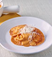 Sorrentinos con salsa cremosa de tomate