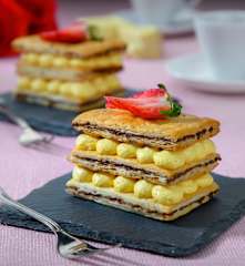 Millefoglie al tiramisù e mandorle