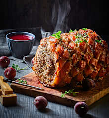 Porchetta al horno con salsa de ciruela