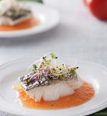 Bacalao con coulis de tomate fresco y albahaca para dos