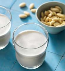 Latte di mandorle