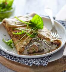 Palačinky se žampióny a sójovou smetanou (bez laktózy)