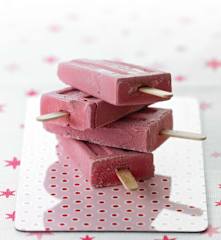 Gelado de amora com ginjinha