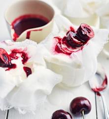 Fontainebleaux et coulis de cerises