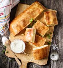 Pirog mit Weißkohl-Kräuter-Füllung