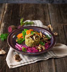 Kräuter-Bulgur mit Shiitakepilzen und Rahmrüben (vegan)