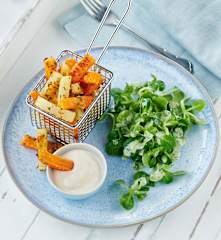 Gemüsepommes mit Dip und Salat