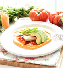 Ensalada de salmorejo, ventresca y pimiento