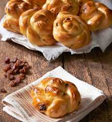 Ciambelline intrecciate all'uvetta