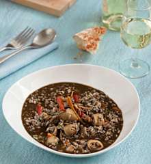 Arroz negro de chipirones con verduras