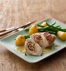 Involtini di pollo ai mirtilli e Camembert