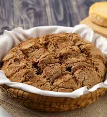 Francouzský chléb s vlašskými ořechy