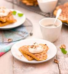 Gofry marchewkowe pełnoziarniste z serkiem cynamonowym