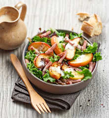 Salat mit Speck und Apfel