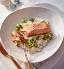 Marinierter Gewürzlachs mit Romanesco-Risotto