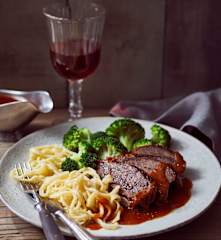 Portwein-Bäckchen mit Spätzle