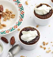 Bolo de tâmaras com natas