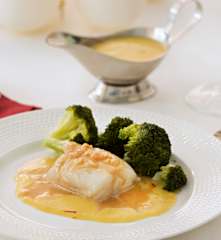 Rape en salsa de turrón y de azafrán