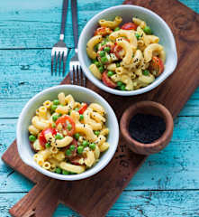 Nudelsalat mit Mango-Curry-Dressing
