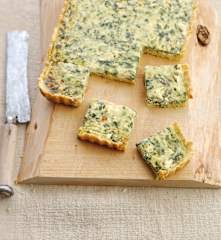 Quiche de espinafres com base de polenta