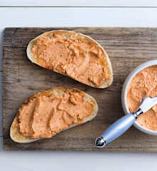 Creamy sun-dried tomato dip