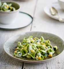 Chapéus de bruxa com curgete e milho