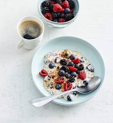 Low-Carb Porridge mit Beeren