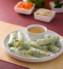 Rollitos fríos con salsa de cacahuetes (Goi cuon) - Vietnam