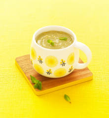 Soupe d'artichaut à la menthe