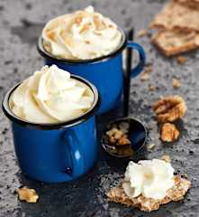 Crème fouettée au chèvre (salée)