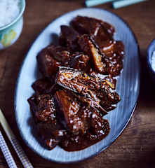 Auberginen in Bohnensauce (酱茄子)