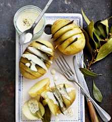 Pommes de terre en éventail à la crème de gouda