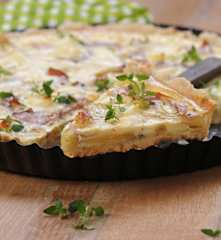 Tarta z szynką i fasolką szparagową