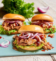 Burgery z szarpaną wieprzowiną (z osłoną noża miksującego)