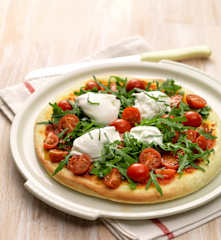 番茄帕瑪生火腿佐瑞可達起司水蒸披薩