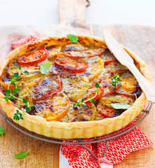 Tarte aux tomates de couleur et roquefort