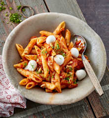 Pasta with fennel and tomato sauce